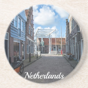 Nederlands dorp met traditionele houten brug zandsteen onderzetter