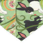 Nederlands konijn op groene stuitbare thuisingang tafelkleed (Gekanteld)