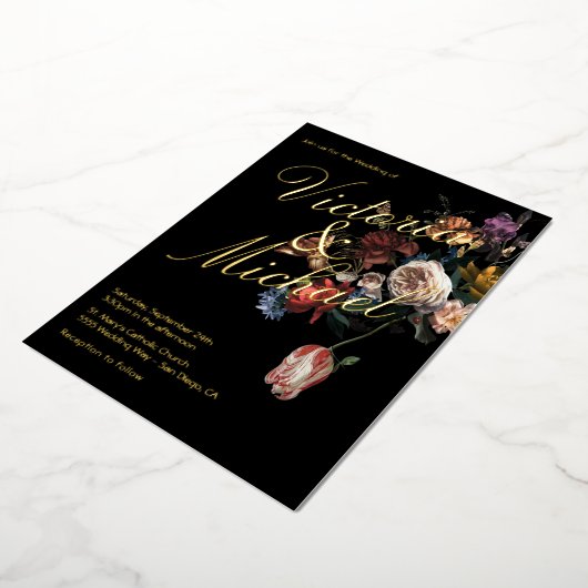 Nederlandse Master Floral Dark & Moody Wedding Folie Uitnodiging (Gedraaid)