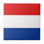Nederlandse vlag Keramische tegel Tegeltje<br><div class="desc">Dit ontwerp bestaat uit de Nederlandse vlag die slim is omgevormd tot het vierkant tegeloppervlak. Een decoratief en nuttig artikel dat een perfect cadeau zou zijn voor degenen die Nederland graag onthouden.</div>