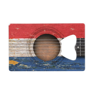 Nederlandse vlag op oude akoestische gitaar creditkaart flessenopener