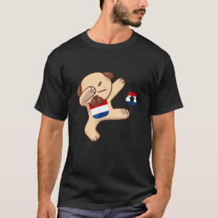 Nederlandse Voetbalspeler Pug Hond Nederlandse Vla T-shirt