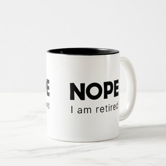 Nee, ik ben met pensioen. tweekleurige koffiemok (Voorkant rechts)