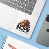 Nee, niet vandaag chocolade labrador sticker (Laptop met iPhone)