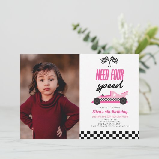 Need Four Speed Roze Race Auto 4e Verjaardagsfeest Kaart (Staand voorkant)