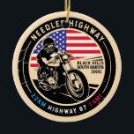Needles Highway South Dakota Motorcycle Keramisch Ornament<br><div class="desc">Needles Highway,  gemaakt in een ,  stijlembleem in nood. Het is een beroemde schilderachtig rit die gevonden wordt in Zuid Dakota en buiten de Peter Norbeck Schilderachtig Byway.</div>