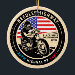 Needles Highway South Dakota Motorcycle Keramisch Ornament<br><div class="desc">Needles Highway,  gemaakt in een ,  stijlembleem in nood. Het is een beroemde schilderachtig rit die gevonden wordt in Zuid Dakota en buiten de Peter Norbeck Schilderachtig Byway.</div>