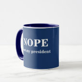NEEET Niet mijn president aanpasbaar Mok (Voorkant links)