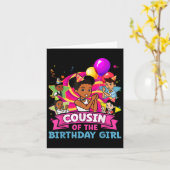 Neef van het verjaardagsmeisje Party Pink Doll Fam Kaart (Gele Bloem)