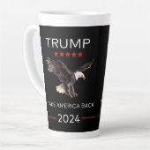 Neem Amerika terug Trump 2024 Latte koffiecadeau v Latte Mok (Linkerhoek)