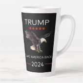 Neem Amerika terug Trump 2024 Latte koffiecadeau v Latte Mok (Rechts)
