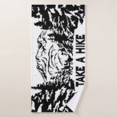 Neem een Hike quote monochrome berglandschap Badhanddoek (Badhanddoek)