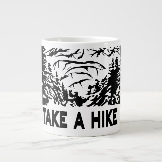 Neem een Hike quote monochrome berglandschap Grote Koffiekop (Voorkant)