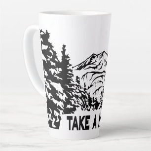 Neem een Hike quote monochrome berglandschap Latte Mok