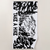 Neem een Hike quote monochrome berglandschap Strandlaken (Voorkant)