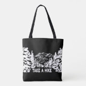 Neem een Hike quote monochrome berglandschap Tote Bag (Achterkant)