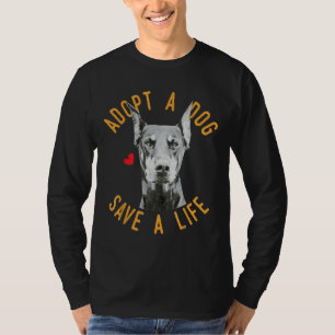 Neem een hond die een reddingsboei Doberman Pinsch T-shirt
