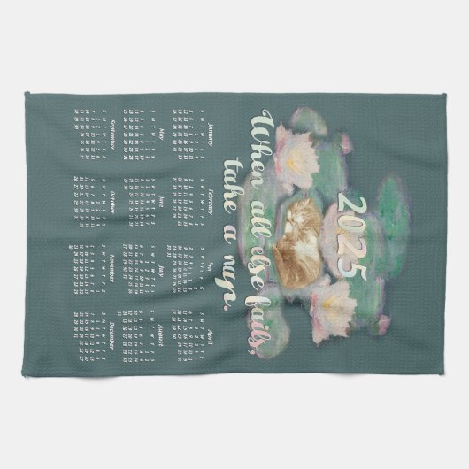Neem een Nap Kitten op Lily Pad Monet 2025 Kalende Theedoek (Horizontaal)