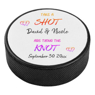 Neem een opgeblazen paar met de knoop van de knoop hockey puck