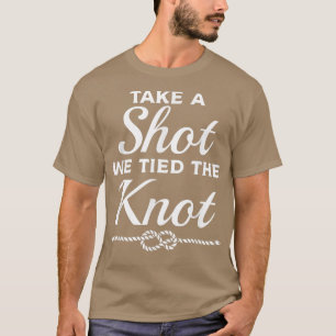 Neem een shot We hebben de knoop doorgehakt Trouw T-shirt