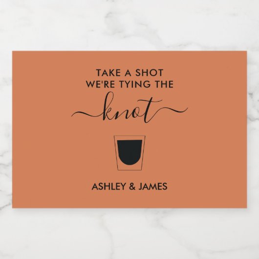 Neem een shot We zijn Tying the Knot Wedding Glass Likeurfles Etiket (Enkel label)