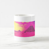 Neem een slokje van de Pink Pyramids mok en geniet (Center)