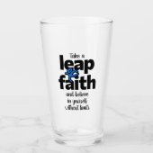 Neem een sprong van geloof en geloof... Mok Glas (Voorkant)