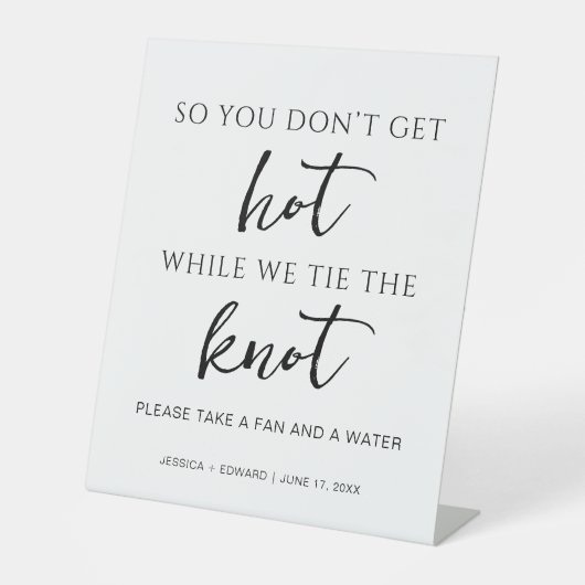 Neem een ventilator en een waterzwart wit minimali reclamebord met voetstuk (Voorkant)