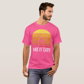 Neem het gemakkelijk buiten kamperen t-shirt (Voorkant volledig)