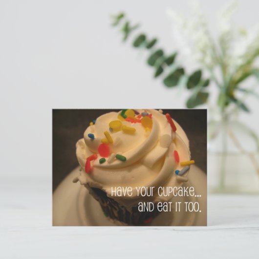 Neem je cupcake en eet het ook verjaardagsfeest Br Briefkaart (Staand voorkant)