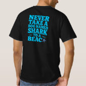 Neem nooit een hond genaamd haai naar het strand - t-shirt (Achterkant)