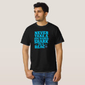 Neem nooit een hond genaamd haai naar het strand - t-shirt (Voorkant volledig)