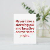 Neem nooit een slaappil en een laxeermiddel op de  briefkaart (Staand voorkant)