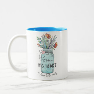 Neemt een groot hart om kleine gedachten vorm te g tweekleurige koffiemok