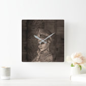 Nefertiti - de Egyptische koningin - sepia Vierkante Klok (Huis)