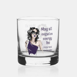 Negatieve energie wordt teruggestuurd naar de afze whisky glas