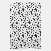 Negatieve Space Daisies wit op zwart Theedoek (Verticaal)