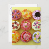 Negen cupcakes, elk versierd met snoep in een briefkaart (Voorkant / Achterkant)
