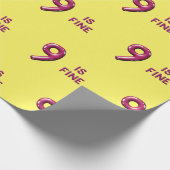 Negen is de 9-ste verjaardag. cadeaupapier (Hoek)