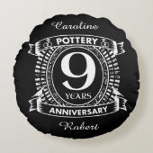 Negen jaar trouwdag in Pottery Rond Kussen (Voorkant)