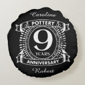 Negen jaar trouwdag in Pottery Rond Kussen (Achterkant)