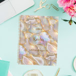 Neige Gold Agaat Holografische naam 2025 Planner<br><div class="desc">Organiseer uw leven met elegantie en flair met onze gepersonaliseerde Gold Agaat Sparkle Spiral Planner. Deze prachtige planner is ideaal voor school, persoonlijk gebruik of bedrijfsplanning en is ontworpen om u te helpen op de hoogte te blijven van uw planning terwijl u een vleugje luxe toevoegt aan uw dagelijkse routine....</div>