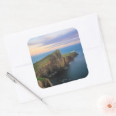 Neist point vuurtoren op Skye bij zonsondergang Vierkante Sticker (Envelop)