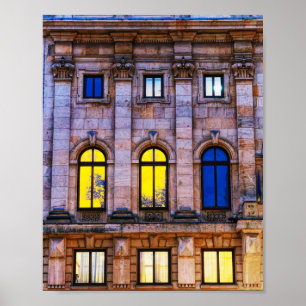 Neoklassieke Gevel met Gloeiende Vensters Poster