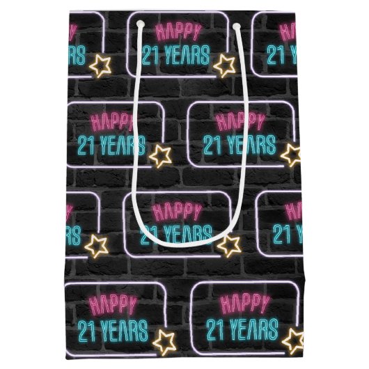 Neon 21st Birthday Sign On Brick Medium Cadeauzakje (Achterkant)