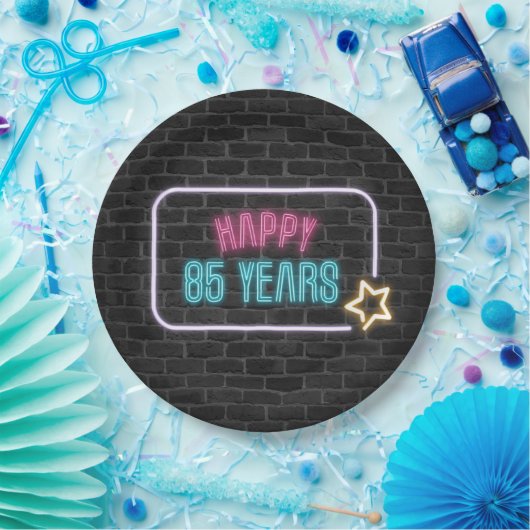 Neon 85th Birthday Marquee op Brick Wall Papieren Bordje (Feest)