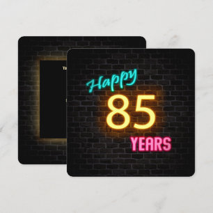 Neon 85th Verjaardag Teken gloeien op baksteen Kaart