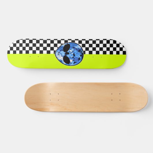 Neon Alien Checkered Skateboard (Horizontaal)