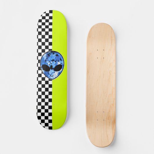 Neon Alien Checkered Skateboard (Voorkant)