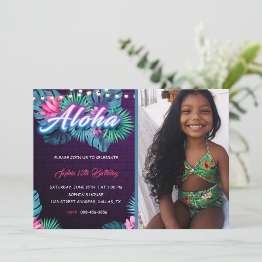 Neon Aloha Tropical Birthday met foto-uitnodiging Kaart (Staand voorkant)